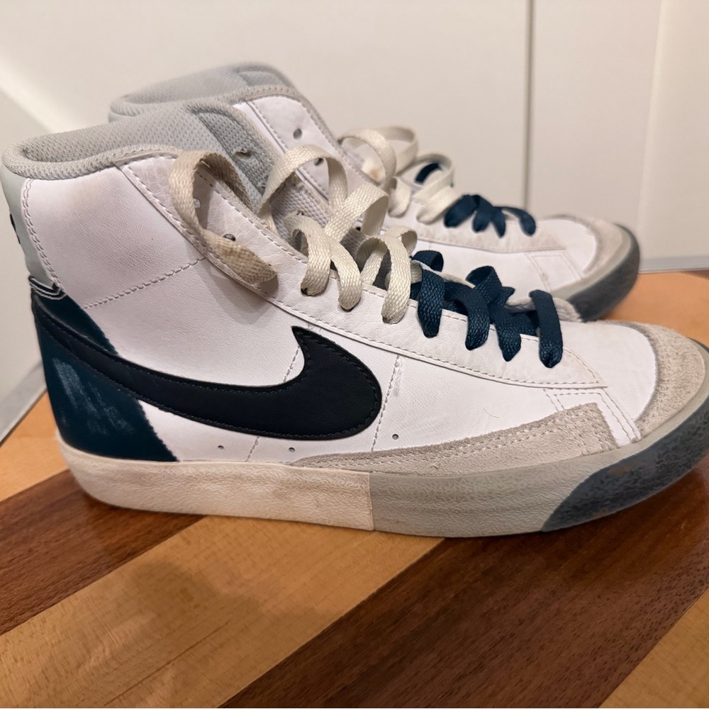 Nike White and Green Blazer High-Top Sneakers. Size 5.5